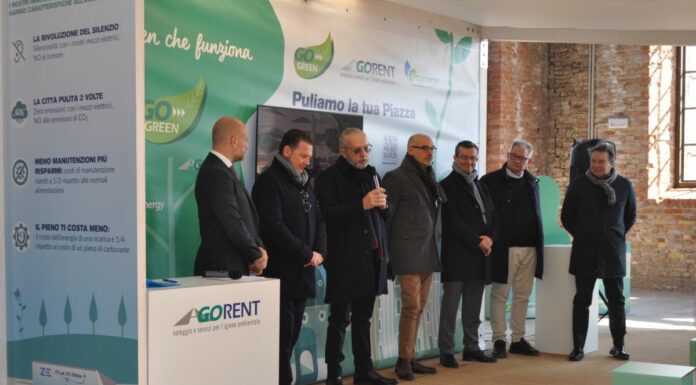 “Puliamo la tua piazza”, presentati nuovi veicoli elettrici per l’igiene urbana