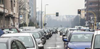 Unrae, a marzo l’attesa degli incentivi fa crollare le immatricolazioni