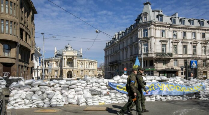 Odessa sotto attacco, Zelensky “Mosca vuole il Donbass e il Sud”