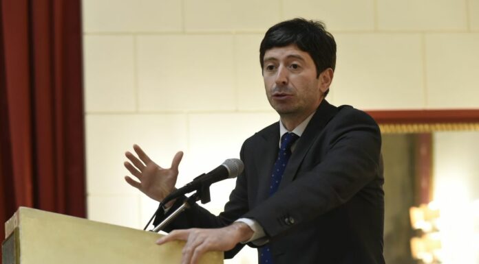 Covid, Speranza “Giusto uscire dall’emergenza ma serve ancora prudenza”