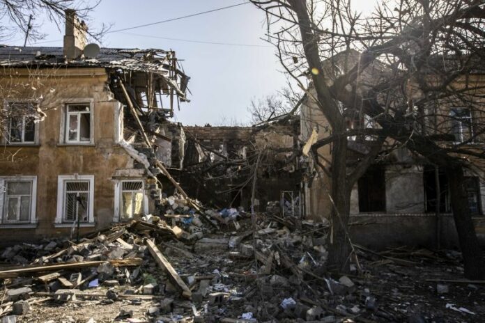 GUERRA IN UCRAINA CITTA DI MYKOLAIV ABITAZIONE CIVILE BOMBARDATA DAI RUSSI