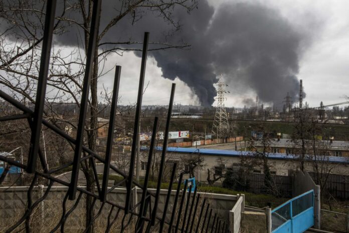 GUERRA IN UCRAINA, BOMBARDAMENTO RUSSO SU UNA RAFFINERIA E TRE IMPIANTI DI STOCCAGGIO A ODESSA