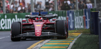 La Ferrari di Leclerc conquista la pole in Australia