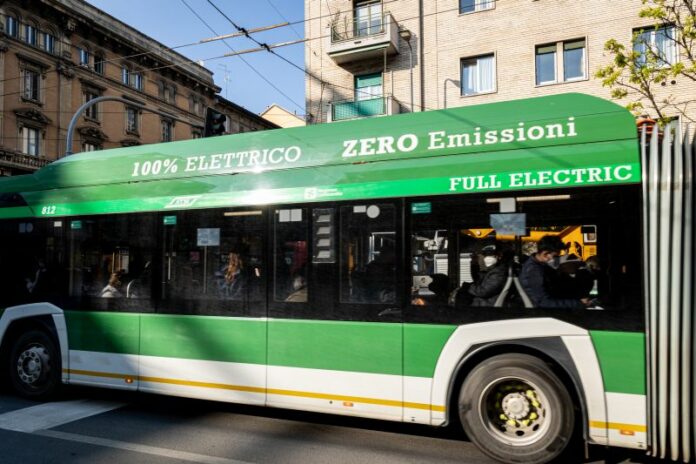 Milano - Mobilita' elettrica e sostenibile in citta', auto e bus elettrici