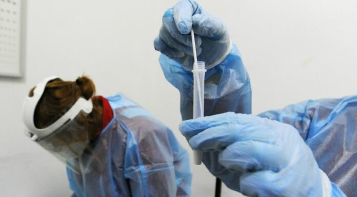 Covid, incidenza in calo