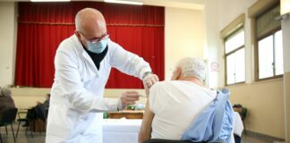 Covid, al via in Sicilia prenotazioni della 4^ dose di vaccino per over 80