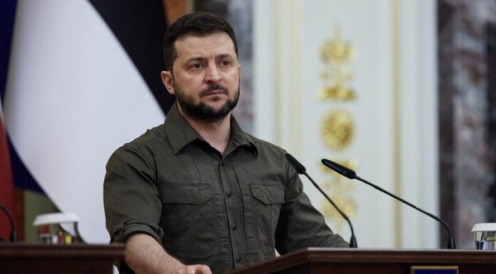 Ucraina, Zelensky “La ricostruiremo, combattiamo per la libertà”