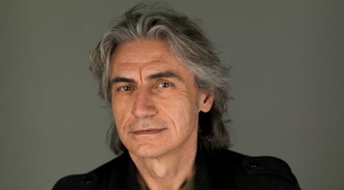 Luciano Ligabue, il 3 maggio esce l’autobiografia “Una storia”