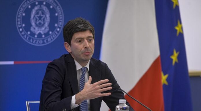 Covid, Speranza “Ipotesi vaccino annuale credibile e possibile”