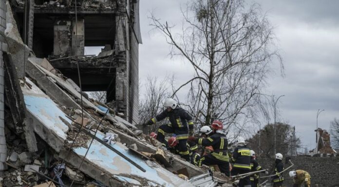 Mariupol sotto assedio, accordo per corridoio umanitario