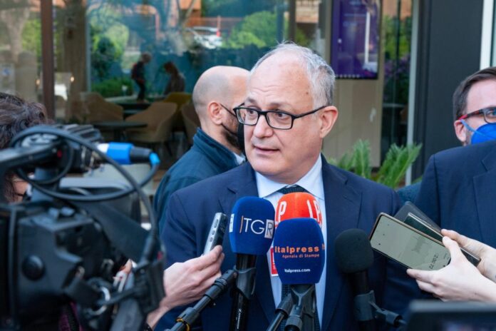 Visita ai profughi residenti all'hotel Mercure del Sindaco Gualtieri e il Presidente della Regione Lazio Zingaretti