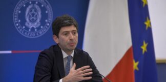 Speranza “La pandemia non è conclusa, serve cautela”