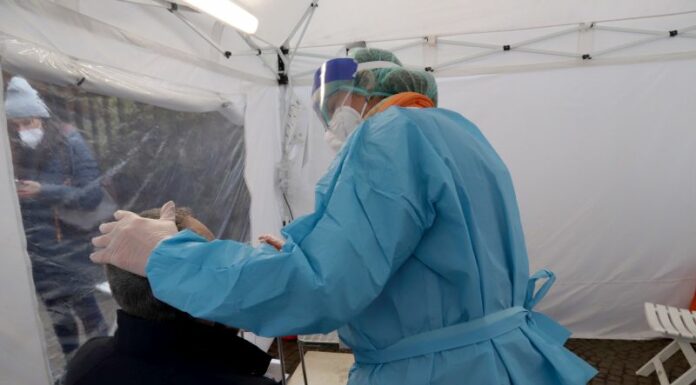 Covid, in calo Rt e incidenza