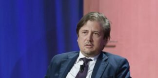 Covid, Sileri “Da maggio spostiamo mascherina da faccia a tasca”