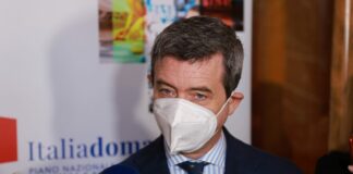 Orlando “Subordinare gli aiuti alle imprese al rinnovo dei contratti”