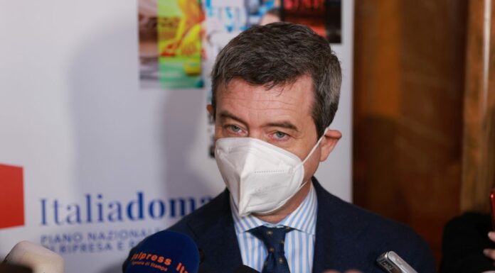 Orlando “Subordinare gli aiuti alle imprese al rinnovo dei contratti”