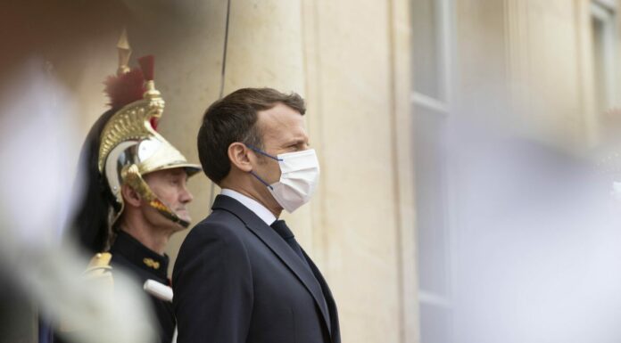 Francia, Macron “Serve unità, lavorerò per una società più giusta”