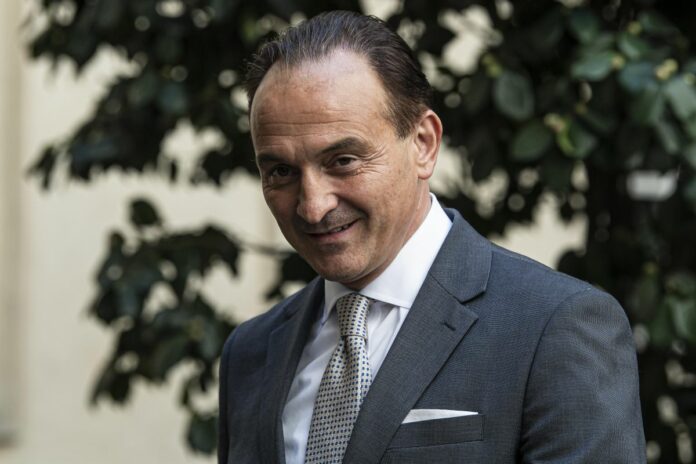 Torino: Mario Draghi ha firmato il cosiddetto 'Patto per Torino' grazie al quale Il comune riceverà dal governo italiano oltre un miliardo di euro in 20 anni