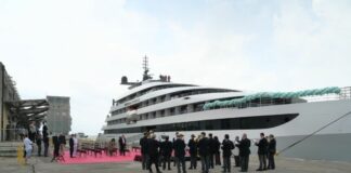 Alla Stazione Marritima battesimo dell’acqua di uno yacht di lusso oceanico