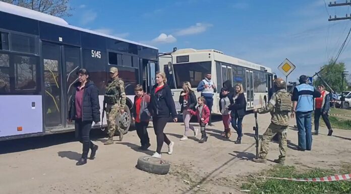 Continuano i bombardamenti, si attende nuova evacuazione da Mariupol