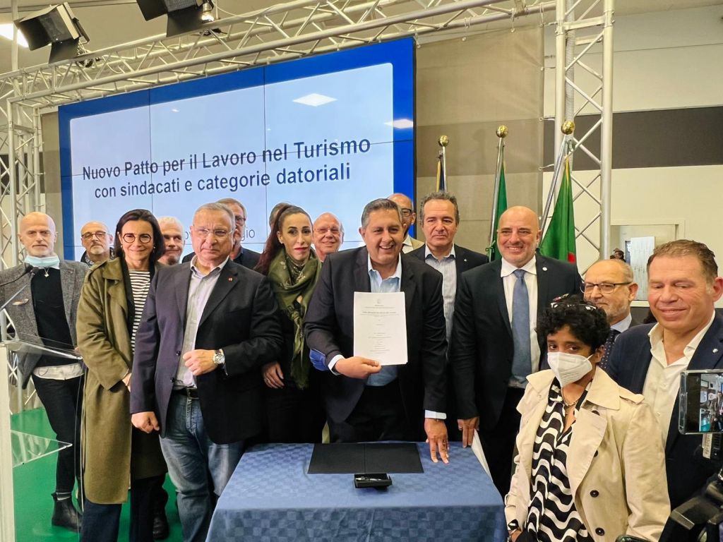Liguria, firmato Patto del lavoro con sindacati e categorie turismo