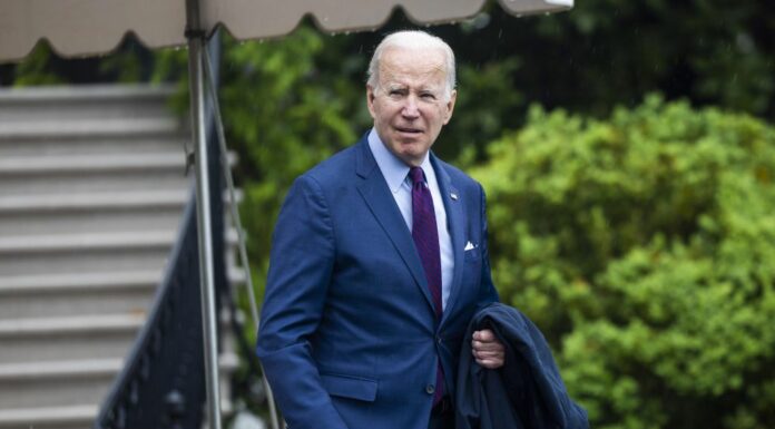 Ucraina, Biden annuncia altri aiuti, prosegue evacuazione da Mariupol
