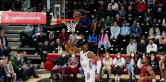 Play-off Nba, Bucks e Warriors avanti 2-1 dopo gara 3