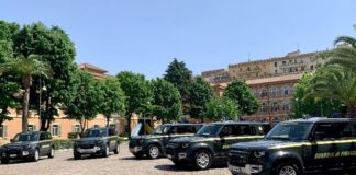 Cinquanta Defender Land Rover nella flotta della Guardia di Finanza