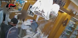 Rapine nelle farmacie del centro, due arresti a Palermo