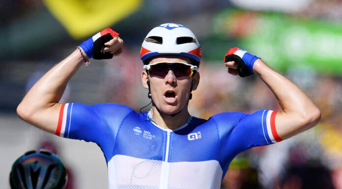 Demare vince a Messina, Lopez resta in rosa al Giro