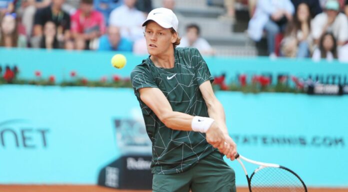 Si ferma la corsa di Sinner, ko contro Tsitsipas