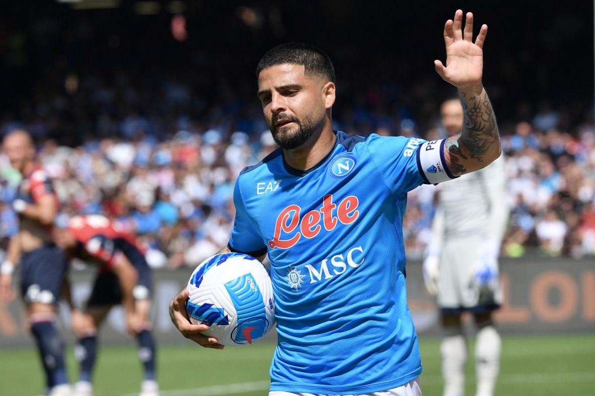 Il Napoli piega 3-0 il Genoa e saluta Insigne Il Napoli piega 3-0 il Genoa e saluta Insigne