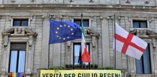Omofobia, A Milano la bandiera arcobaleno sventola su Palazzo Marino