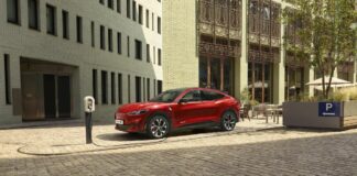 Ford si unisce appello UE per vendere solo auto elettriche dal 2035