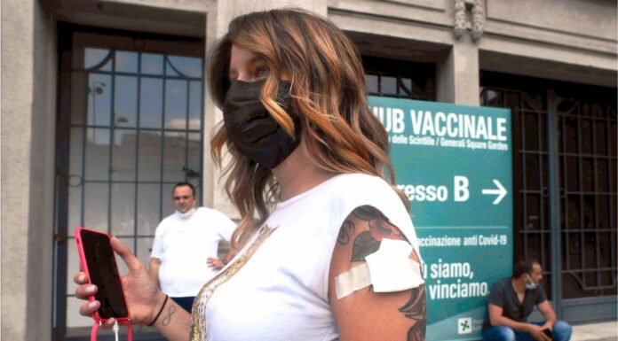 Covid, i nuovi positivi sono 44.489, le vittime 148, ricoveri in calo