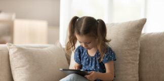 Screen-Time, è emergenza l’abuso del cellulare da parte dei bambini