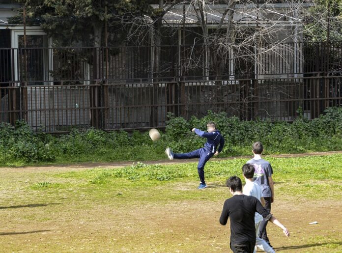 Roma, palestre ed impianti sportivi chiusi, Scuole in DAD, i parchi pubblici diventano sostituti.