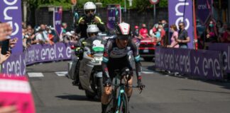 Simon Yates vince 14^ tappa a Torino, Carapaz maglia rosa