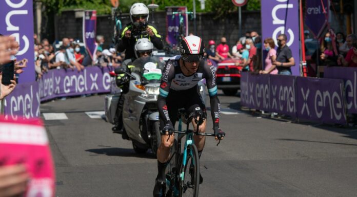 Simon Yates vince 14^ tappa a Torino, Carapaz maglia rosa