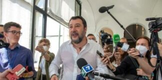 Lega, Salvini “Se volete far politica senza attacchi fate tessera Pd”