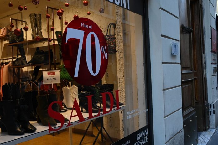 Roma, primo week end di saldi shopping tra i negozi in centro