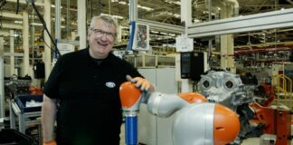 Ford, a Colonia il robot “Robbie” aiuta chi ha una mobilità ridotta