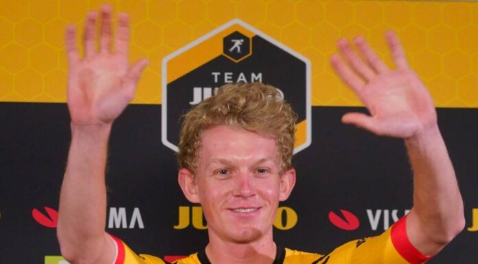 Bouwman fa il bis al Giro, Carapaz ancora in maglia rosa