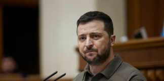 Zelensky visita le truppe sul fronte a Kharkiv