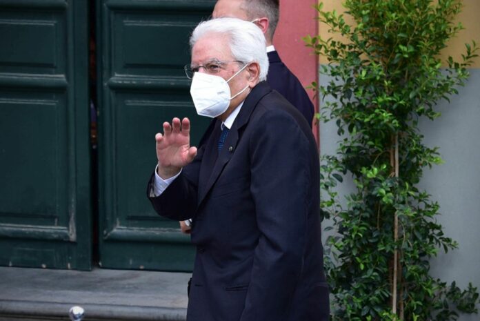 Pozzuoli, Napoli: Sergio Mattarella in visita a Pozzuoli.