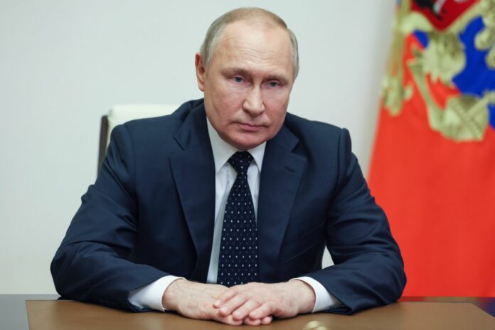 Russia: President Putin congratulates servicemen, civilian personnel and veterans of FSB Border Guard Service on Border Guards Day