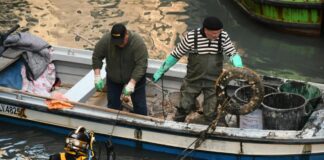 Domenica gondolieri sub per recuperare i rifiuti sommersi