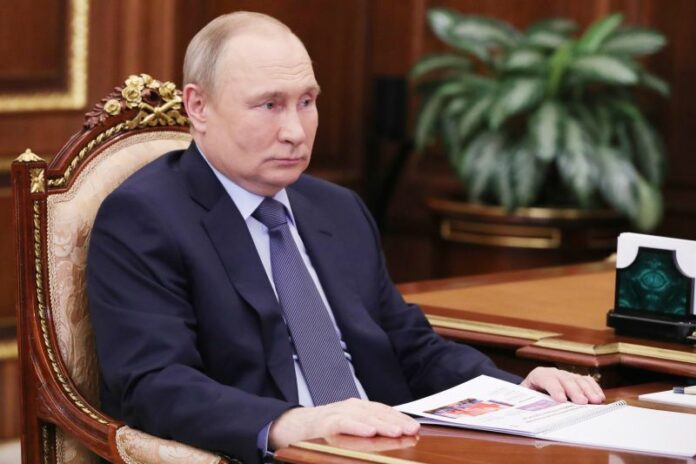 Russia: Il presidente russo Putin incontra l'amministratore delegato della società Znanie, Dreval