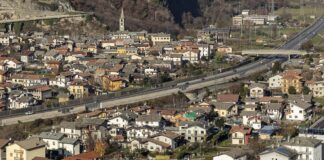 Aosta, il porticato di Palazzo Cogne chiude per lavori