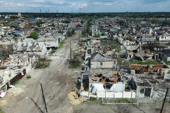 Guerra in Ucraina; la città di Rubizhne danneggiata da bombardamenti